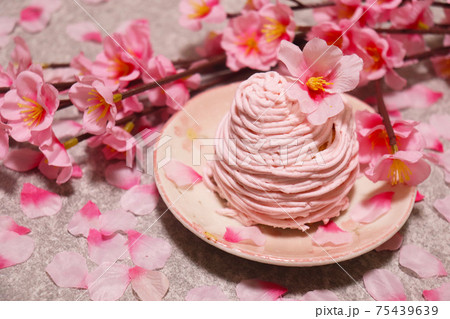 お花見・桜のモンブラン 75439639