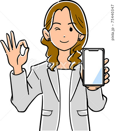 スマートフォンを手に持ちOKのサインを出すスーツ姿の女性 75440347