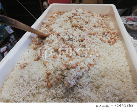 味噌づくり 75441868