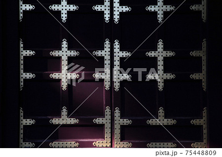 上野東照宮・唐門の扉 75448809