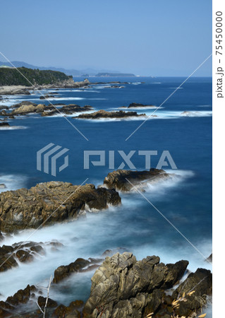 梶取崎から燈明崎へと延びる海岸線を望む 梶取崎から燈明崎へと延びる海岸線を望む 75450000