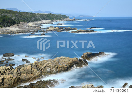 梶取崎から燈明崎へと延びる海岸線を望む 梶取崎から燈明崎へと延びる海岸線を望む 75450002