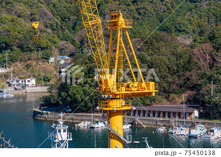 安良里港の造船所クレーン　 75450138