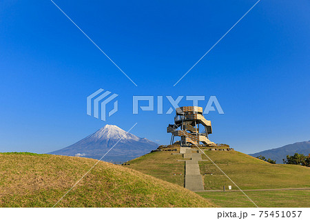 静岡田子の浦 富士山ドラゴンタワーの風景の写真素材