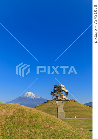 静岡田子の浦 富士山ドラゴンタワーの風景の写真素材