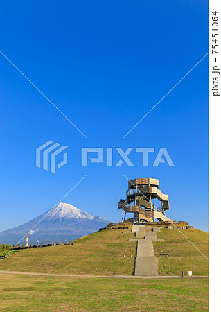 静岡田子の浦 富士山ドラゴンタワーの風景の写真素材