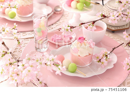 手作り桜スイーツ おうちでお花見 ティータイムの写真素材