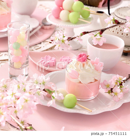 手作り桜スイーツ おうちでお花見 ティータイムの写真素材