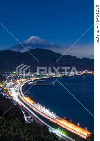 静岡由比_富士山と高速道路の絶景 75451230