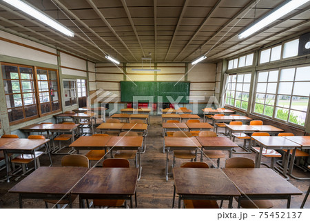 【旧遷喬尋常小学校】教室全景 75452137
