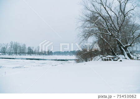 Winter frosty landscape of the river with broken ice 75453062