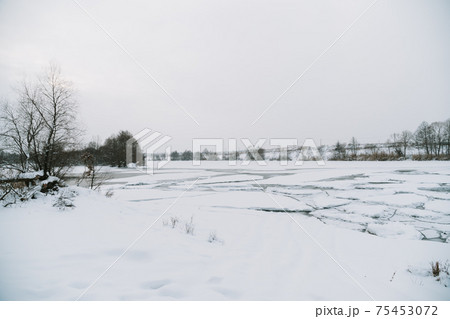Winter frosty landscape of the river with broken ice 75453072