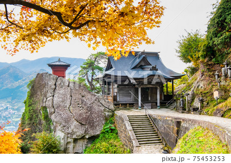 山形県 立石寺　開山堂と納経堂 75453253