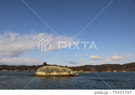 日本三景松島の風景 松島湾に浮かぶ島 宮城県 日本三景松島の風景 松島湾に浮かぶ島 宮城県 75455797