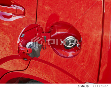燃料キャップが閉まっている給油口の写真素材