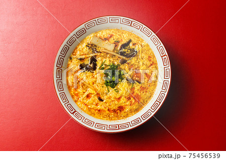 酸辣湯麺 Hot and sour soup noodles 75456539