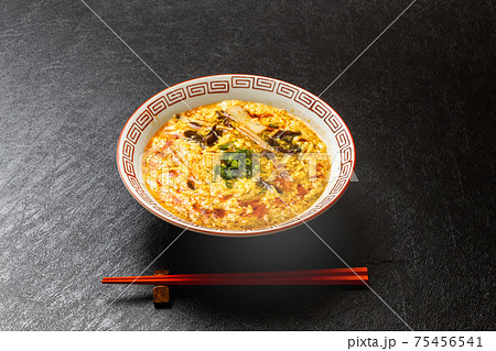 酸辣湯麺 Hot and sour soup noodles 75456541