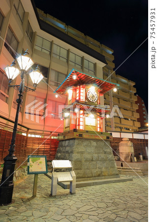 【愛媛県】坊っちゃんカラクリ時計の夜景（道後温泉） 75457931