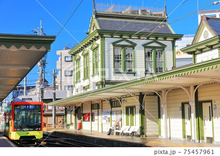 【愛媛県】晴天下の道後温泉駅(伊予鉄) 【愛媛県】晴天下の道後温泉駅(伊予鉄) 75457961