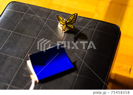 【芹沢光治良記念館】椅子とオブジェ 75458358