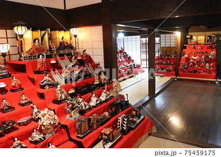 雛人形　桃の節句　萩城下の古き雛たち 75459175