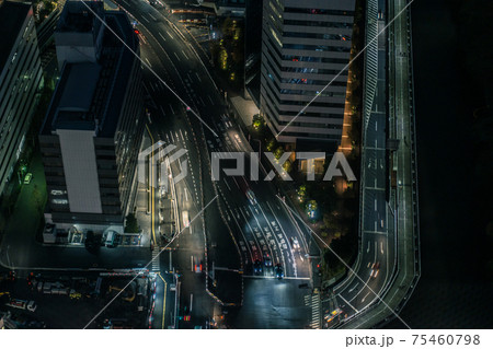 夜の高速道路 75460798