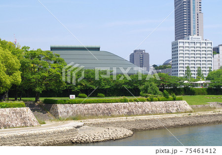 広島太田川河岸の建物の景色 広島太田川河岸の建物の景色 75461412