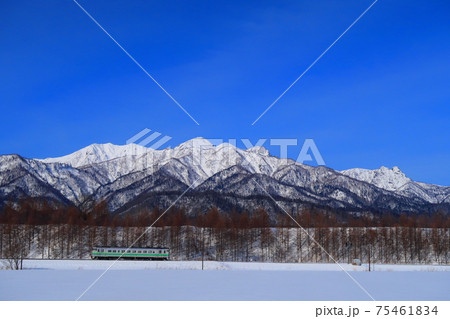 残雪の芦別岳と根室本線 残雪の芦別岳と根室本線 75461834