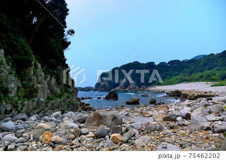 白山洞門・足摺岬・整備された遊歩道から眺める、洞門の西側の眺め・土佐清水市・高知(1) 75462202