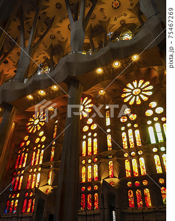 スペイン バルセロナ サグラダ・ファミリア 内部 ステンドグラス / Sagrada Família 75467269