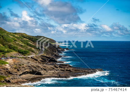 【ハワイ オアフ島】ハロナ潮吹き岩展望台全体を見渡す 75467414