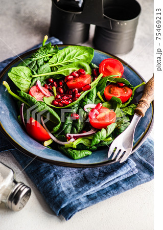 Fresh organic salad with spinach 75469213