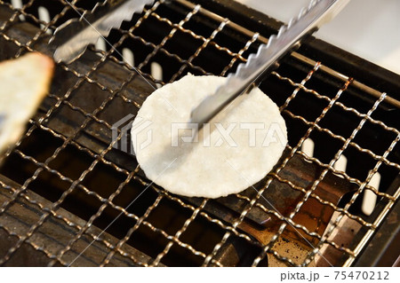 せんべい焼き体験 75470212