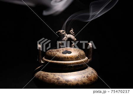 黒バックの香炉 黒バックの香炉 75470237