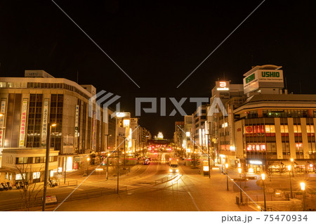 夜の姫路駅 75470934