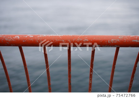 海と鉄格子 75472766