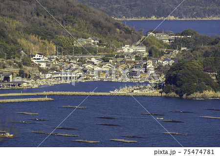 万葉の岬からの室津港　兵庫県相生市 75474781