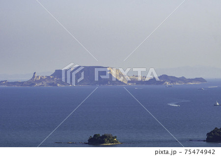 万葉の岬からの男鹿島　兵庫県相生市 75474942