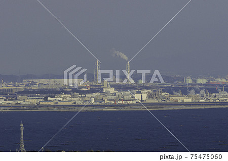 万葉の岬からの播磨臨海工業地帯　兵庫県相生市 75475060