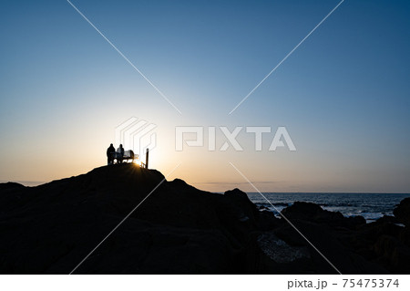 早朝の野島崎 75475374