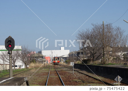 天竜浜名湖鉄道 桜木駅 駅を去る列車 天竜浜名湖鉄道 桜木駅 駅を去る列車 75475422