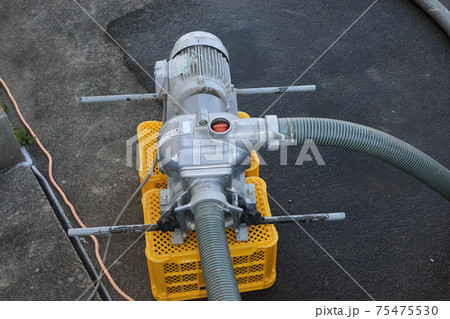 農業揚水ポンプ場掃除の可搬式ポンプ 農業揚水ポンプ場掃除の可搬式ポンプ 75475530