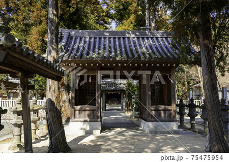 由加神社　随身門　岡山県和気町 75475954