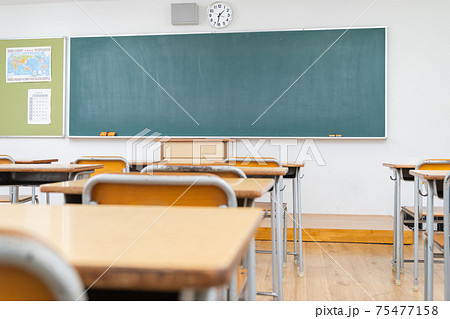 学校の教室 学校の教室 75477158