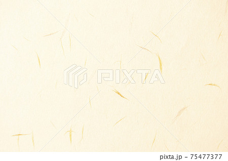 【和紙】薄黄色の和紙。日本の伝統。 75477377