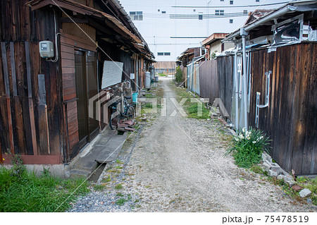 雰囲気のあるビンテージな町並みの風景の写真素材 75478519 Pixta