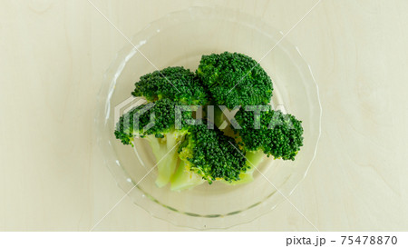 ブロッコリー 俯瞰 冬野菜 旬 緑黄色野菜 ブロッコリー 俯瞰 冬野菜 旬 緑黄色野菜 75478870