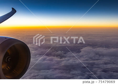旅客機の窓からの眺め・機窓 75479069