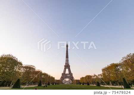 夕景のシャンドマルス 75479324