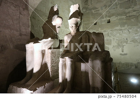 エジプトの古代神殿、ルクソール神殿(Temple of Luxor in Egypt) エジプトの古代神殿、ルクソール神殿(Temple of Luxor in Egypt) 75480504